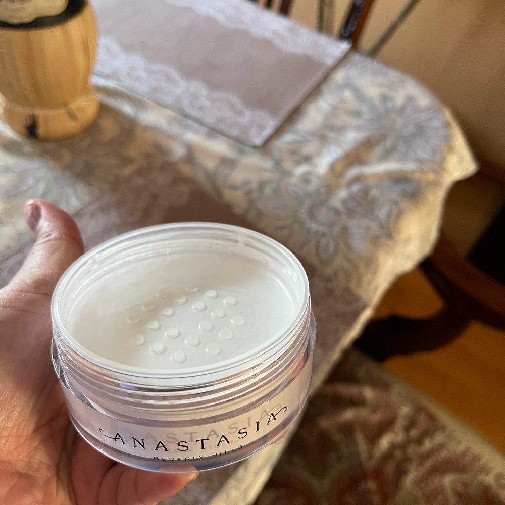 Anastasia Beverly Hills loose setting powder